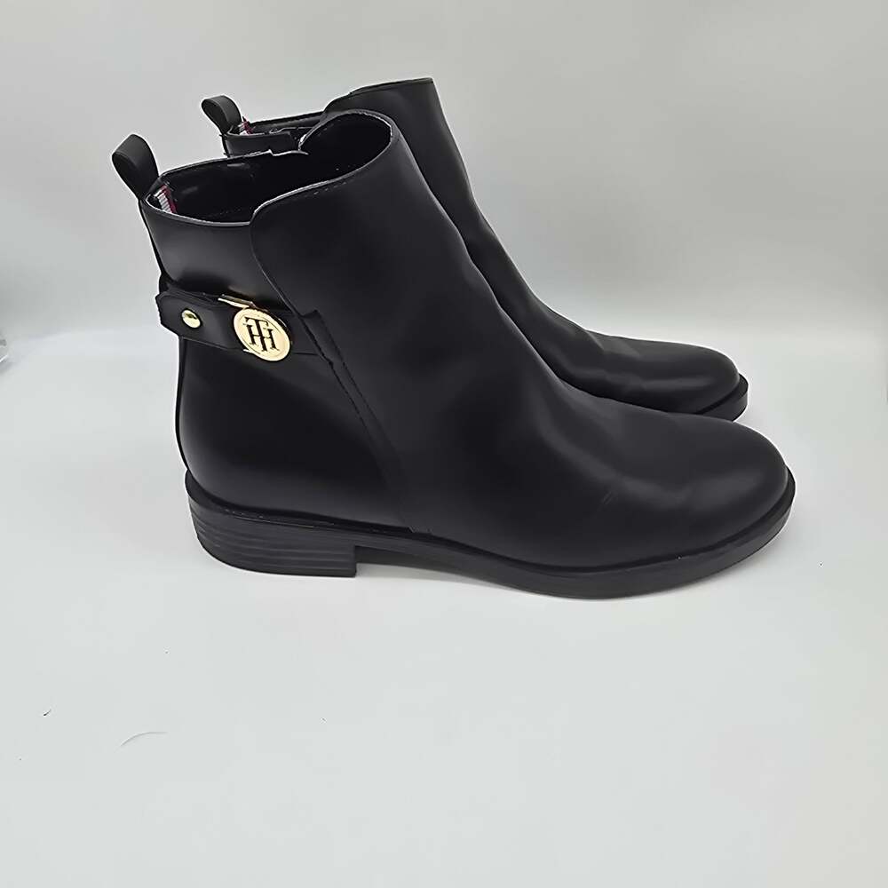 Tommy Hilfiger Side Zip Rezin2 Vegan Leather Ankle Moto Boots  Black Size 8 Logo